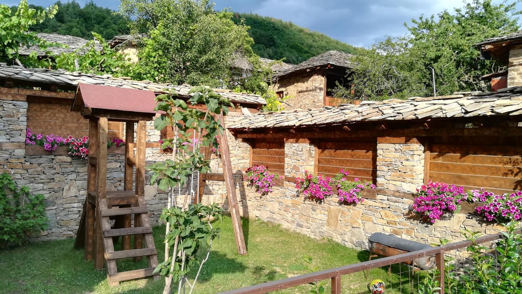 Семеен Хотел Скендерова Къща Lesjten Rum bild