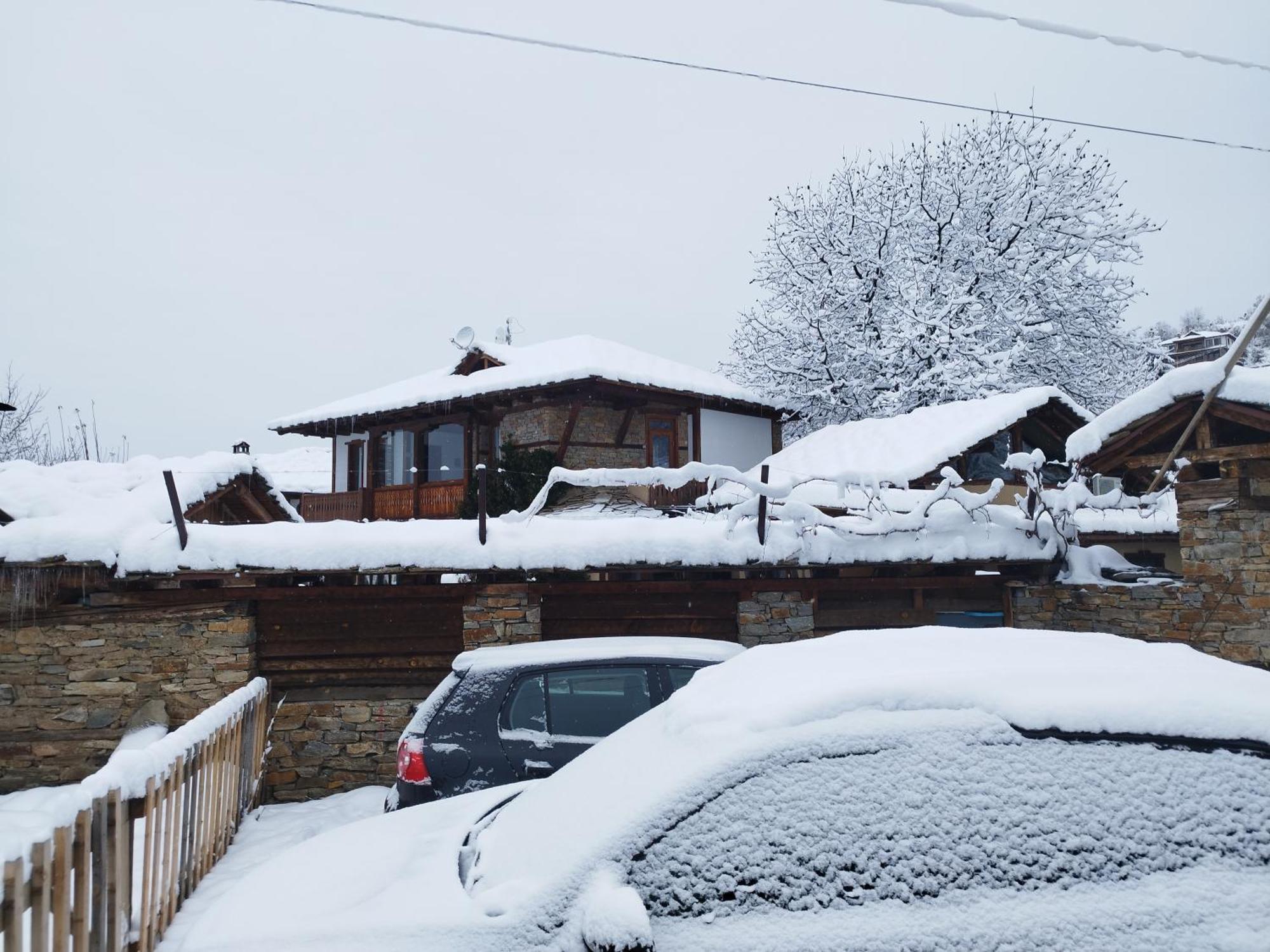 Семеен Хотел Скендерова Къща Lesjten Exteriör bild