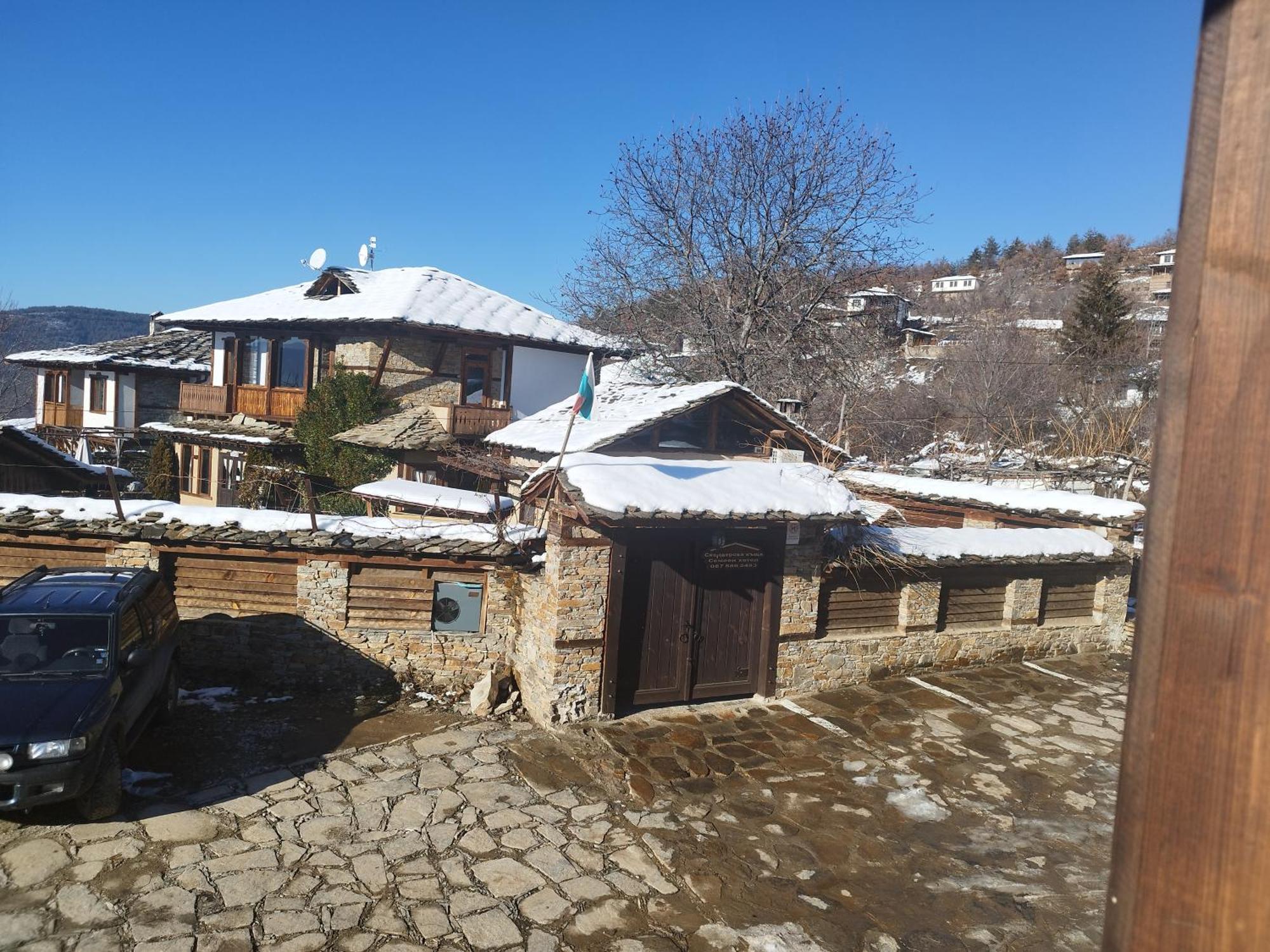 Семеен Хотел Скендерова Къща Lesjten Exteriör bild